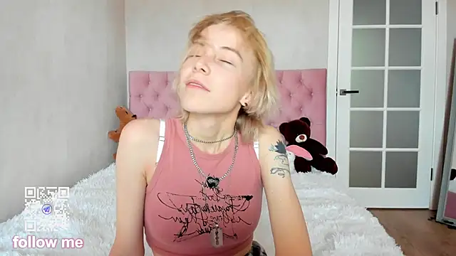 Pink Lila18 online show from 10-03-25, 08:33