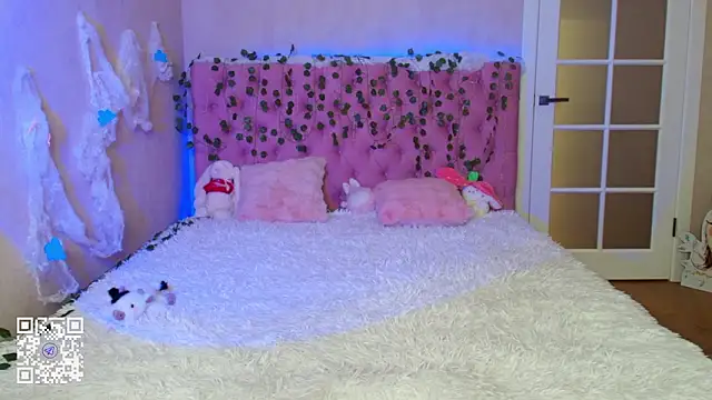 Snapshot of Pink_Lila18 chatting on 02-21-26, 12:44 Pink Lila18 online show from 02-21-26, 12:44