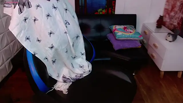 Eva Roussell online show from 04-17-26, 02:09