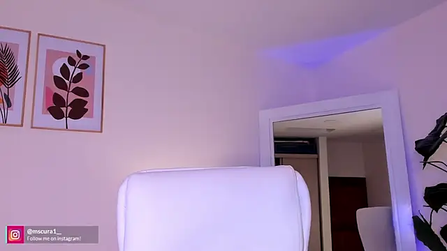 Snapshot of miss_curazao chatting on 06-17-26, 12:40 miss curazao online show from 06-17-26, 12:40