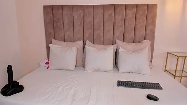 amber colliiins online show from 11-14-25, 05:33