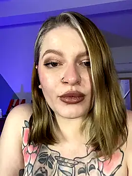 Snapshot of Mia_Kamp chatting on 10-19-25, 05:57 Mia Kamp online show from 10-19-25, 05:57