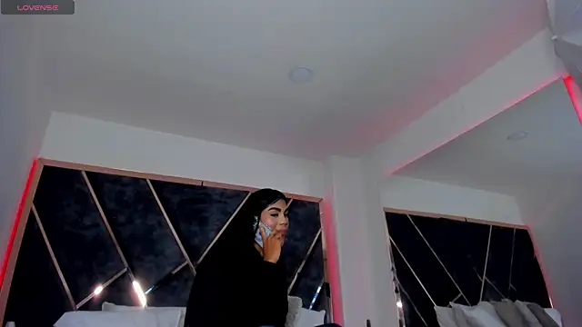 SusanaHenao online show from 12-18-25, 05:08