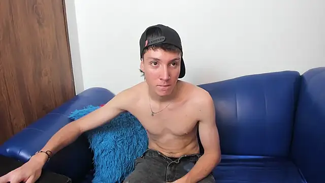 Snapshot of LittleDanny_ chatting on 12-19-25, 07:32 LittleDanny online show from 12-19-25, 07:32