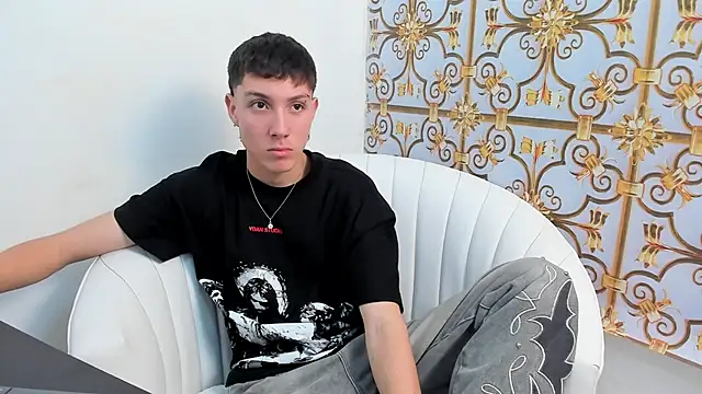 Snapshot of LittleDanny_ chatting on 01-10-26, 08:10 LittleDanny online show from 01-10-26, 08:10