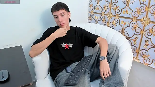 Snapshot of LittleDanny_ chatting on 01-14-26, 04:56 LittleDanny online show from 01-14-26, 04:56