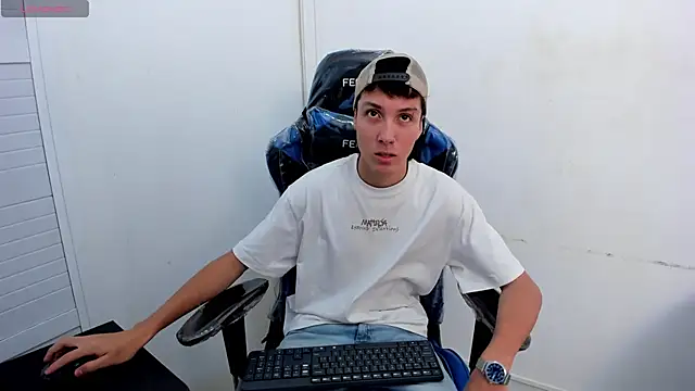 Snapshot of LittleDanny_ chatting on 02-09-26, 06:23 LittleDanny online show from 02-09-26, 06:23