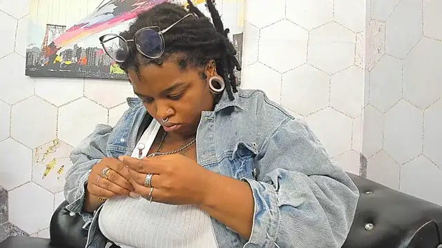 Anaa Fuentess online show from 12-15-25, 11:47