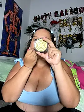 luna sweet16 online show from 10-27-25, 09:19