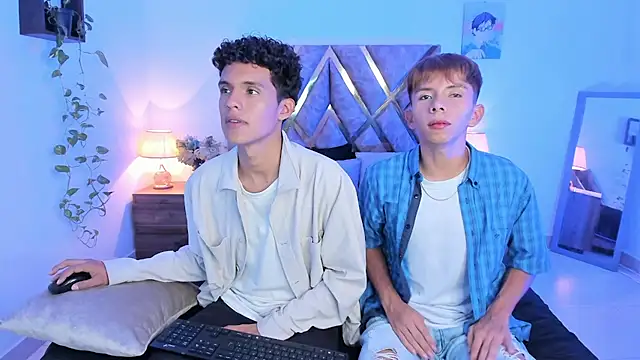 Snapshot of Hyunjin_Son chatting on 10-30-25, 02:24 Hyunjin Son online show from 10-30-25, 02:24