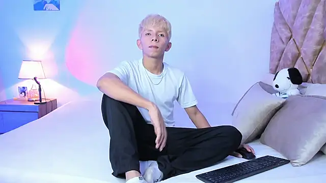 Snapshot of Hyunjin_Son chatting on 01-08-26, 10:56 Hyunjin Son online show from 01-08-26, 10:56