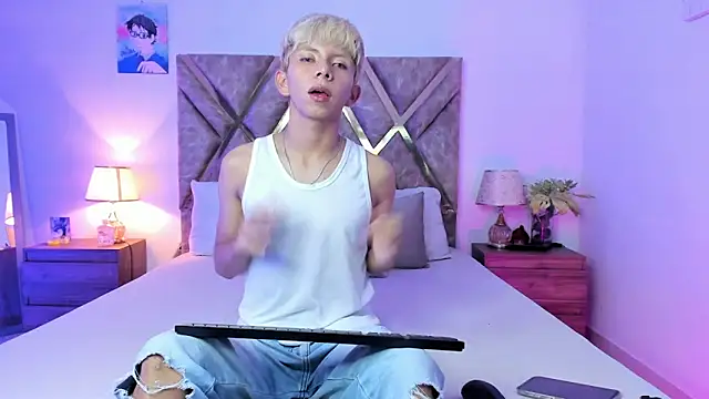 Snapshot of Hyunjin_Son chatting on 02-10-26, 12:37 Hyunjin Son online show from 02-10-26, 12:37