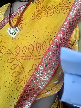 Snapshot of Idhika_Handoo chatting on 09-22-25, 10:28 Idhika Handoo online show from 09-22-25, 10:28