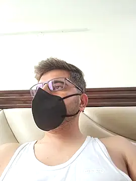 Snapshot of LoveGuruRA chatting on 09-30-25, 03:44 LoveGuruRA online show from 09-30-25, 03:44