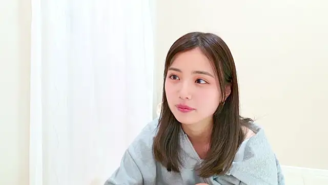 Snapshot of -yuina-23 chatting on 12-17-25, 09:59 -yuina-23 online show from 12-17-25, 09:59