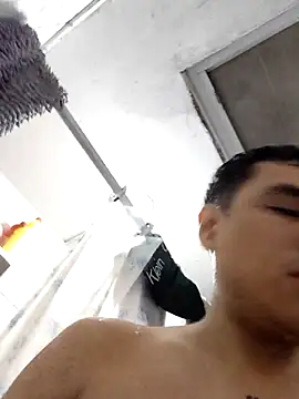 Snapshot of Exotic19cm chatting on 12-15-25, 10:47 Exotic19cm online show from 12-15-25, 10:47