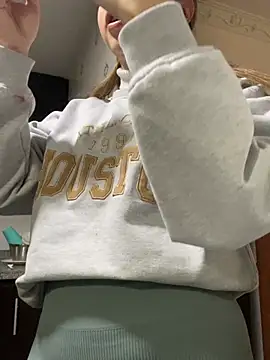 Snapshot of mia_skys chatting on 01-10-26, 01:35 mia skys online show from 01-10-26, 01:35