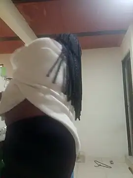 Snapshot of isabella_brown1 chatting on 01-12-26, 01:00 isabella brown1 online show from 01-12-26, 01:00