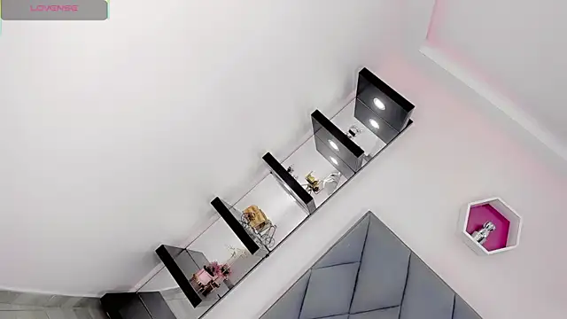 Snapshot of Amira_Ember chatting on 11-27-25, 08:33 Amira Ember online show from 11-27-25, 08:33