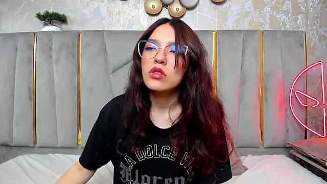 Snapshot of Elliecute chatting on 09-30-25, 02:33 Elliecute online show from 09-30-25, 02:33