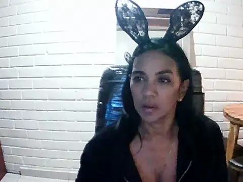 Snapshot of MiiaVelasquez chatting on 10-16-25, 03:51 MiiaVelasquez online show from 10-16-25, 03:51