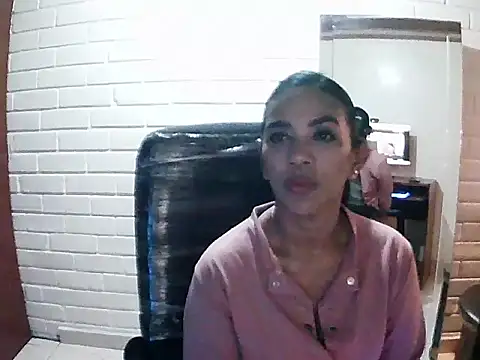 Snapshot of MiiaVelasquez chatting on 10-17-25, 04:04 MiiaVelasquez online show from 10-17-25, 04:04