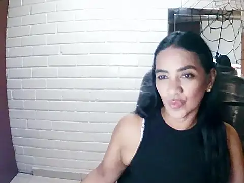 Snapshot of MiiaVelasquez chatting on 10-22-25, 04:13 MiiaVelasquez online show from 10-22-25, 04:13