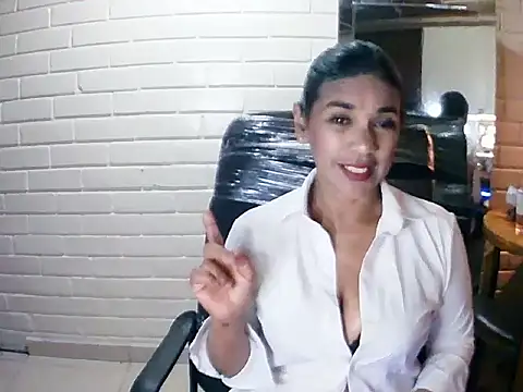 Snapshot of MiiaVelasquez chatting on 11-06-25, 04:13 MiiaVelasquez online show from 11-06-25, 04:13