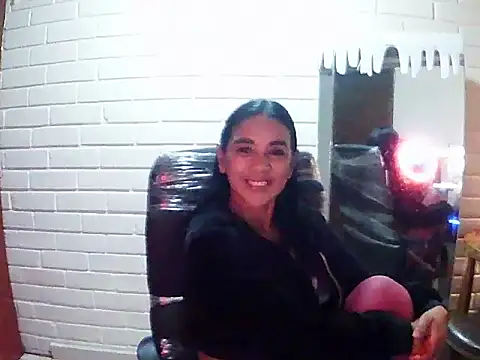 Snapshot of MiiaVelasquez chatting on 11-10-25, 04:11 MiiaVelasquez online show from 11-10-25, 04:11