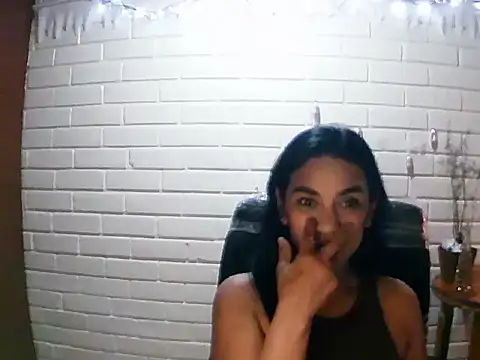 Snapshot of MiiaVelasquez chatting on 11-18-25, 03:56 MiiaVelasquez online show from 11-18-25, 03:56