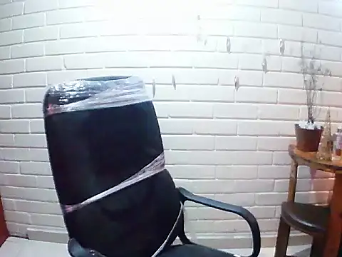 Snapshot of MiiaVelasquez chatting on 11-19-25, 04:01 MiiaVelasquez online show from 11-19-25, 04:01