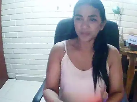 Snapshot of MiiaVelasquez chatting on 11-25-25, 04:12 MiiaVelasquez online show from 11-25-25, 04:12