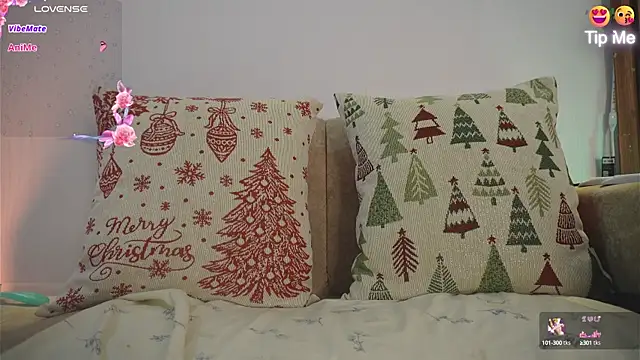 Snapshot of Roxybeautyy chatting on 10-15-25, 09:31 Roxybeautyy online show from 10-15-25, 09:31