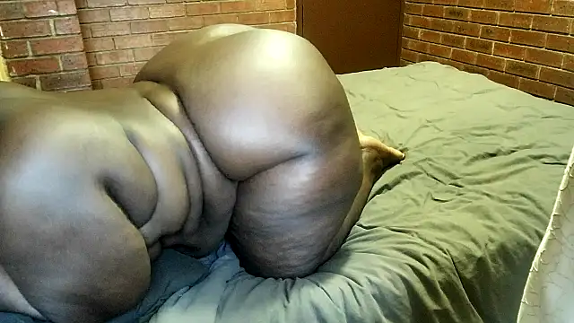 ASSQUEEN37Xx online show from 10-30-25, 03:30