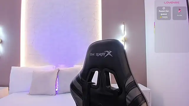 Snapshot of emily_tolson chatting on 12-18-25, 07:09 emily tolson online show from 12-18-25, 07:09