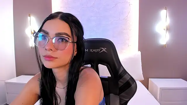 Snapshot of emily_tolson chatting on 12-22-25, 07:22 emily tolson online show from 12-22-25, 07:22