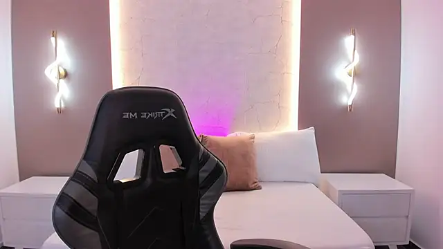 Snapshot of emily_tolson chatting on 02-07-26, 12:31 emily tolson online show from 02-07-26, 12:31