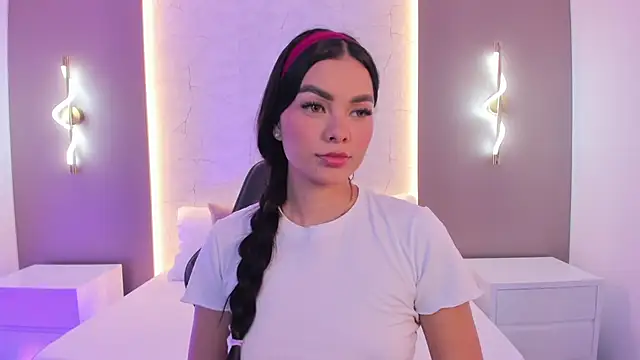 Snapshot of emily_tolson chatting on 02-17-26, 07:20 emily tolson online show from 02-17-26, 07:20