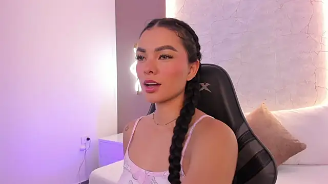 Snapshot of emily_tolson chatting on 02-23-26, 07:22 emily tolson online show from 02-23-26, 07:22