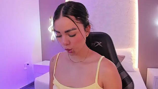 Snapshot of emily_tolson chatting on 02-28-26, 12:06 emily tolson online show from 02-28-26, 12:06