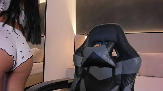 Snapshot of emily_tolson chatting on 03-10-26, 03:00 emily tolson online show from 03-10-26, 03:00