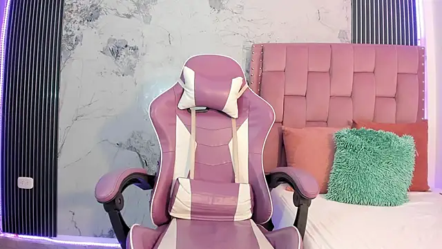 Mia Duarte1 online show from 12-16-25, 07:30