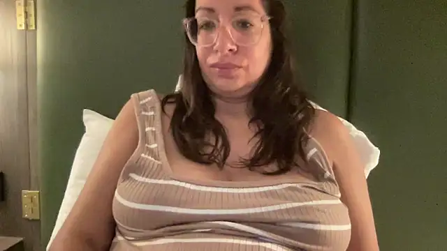 Snapshot of RosaFreya chatting on 06-18-26, 09:14 RosaFreya online show from 06-18-26, 09:14