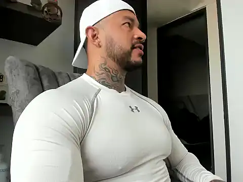 Snapshot of Michael_Fame chatting on 02-20-26, 12:38 Michael Fame online show from 02-20-26, 12:38