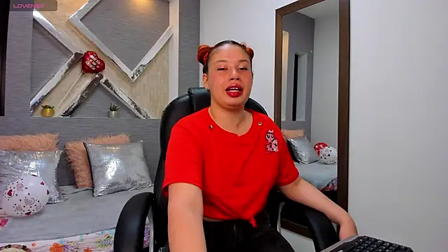 Snapshot of roxana_santini chatting on 10-02-25, 02:35 roxana santini online show from 10-02-25, 02:35