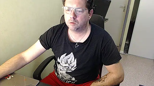 blueandwhite1 online show from 12-21-24, 03:31