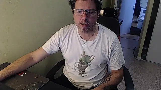 blueandwhite1 online show from 01-18-25, 08:52