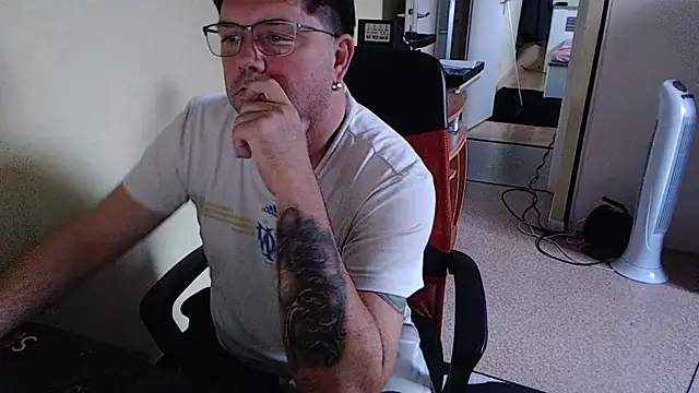 blueandwhite1 online show from 11-06-25, 04:08