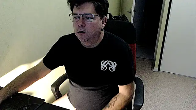 blueandwhite1 online show from 12-03-25, 08:34