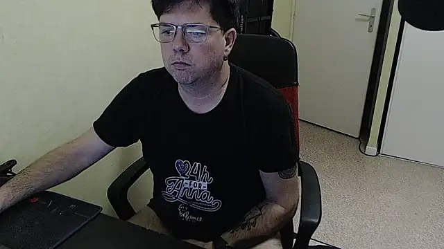 blueandwhite1 online show from 02-10-26, 03:27